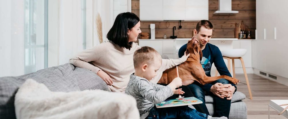 honka-heimon-kylassa-nuoren-perheen-hirsikoti-mantymetsan-suojassa_02