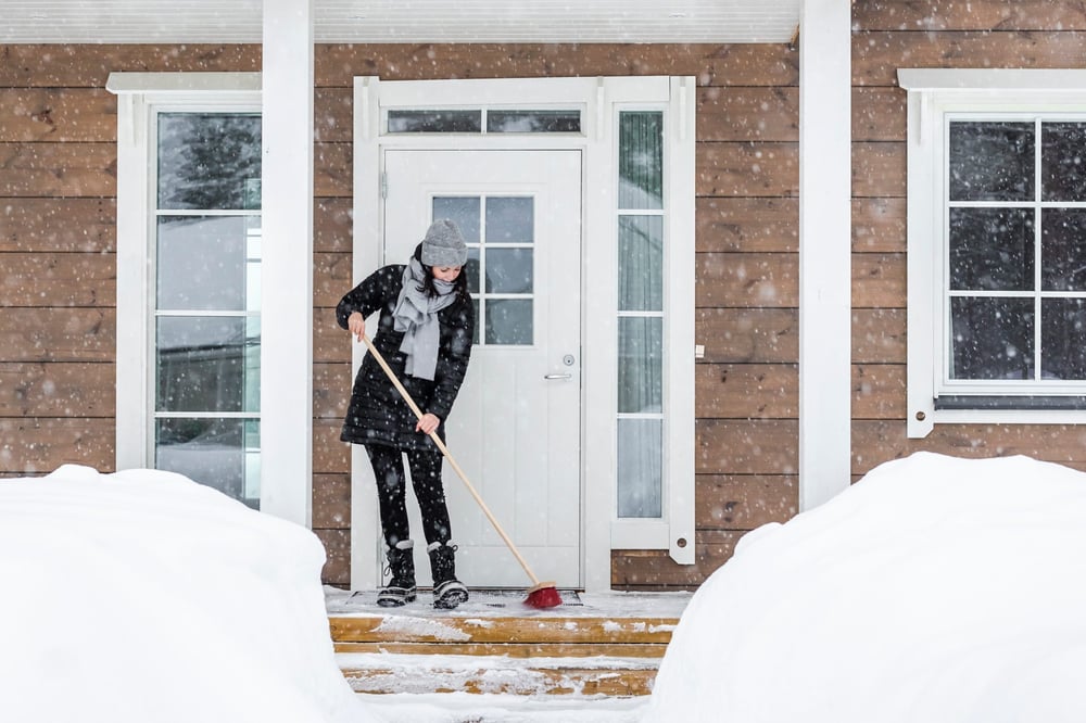 honka-heimon-kylassa-nuoren-perheen-hirsikoti-mantymetsan-suojassa_17-2048x1365