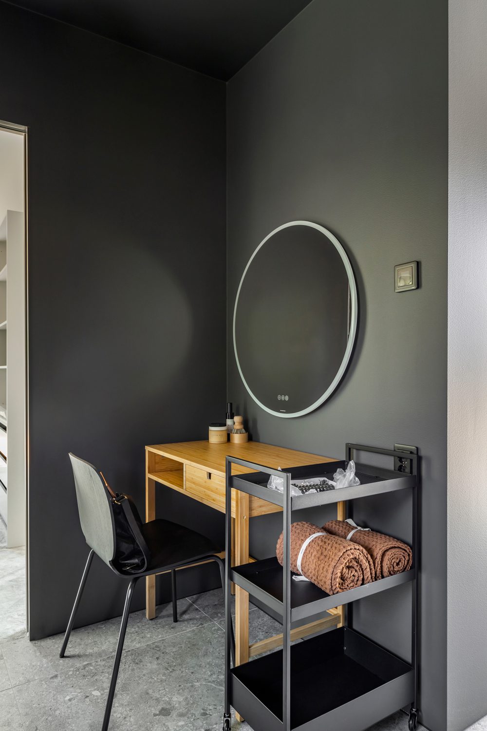 honka-huomen-158-juuso-makilahde-meikkauspiste