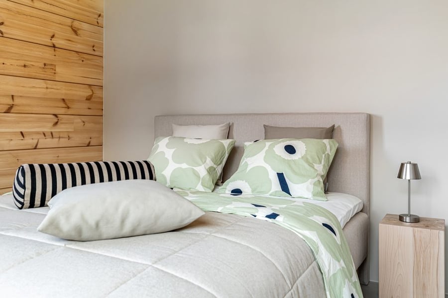 honka-kommeli-log-home-housing-fair-2025-guestroom-zentuvo