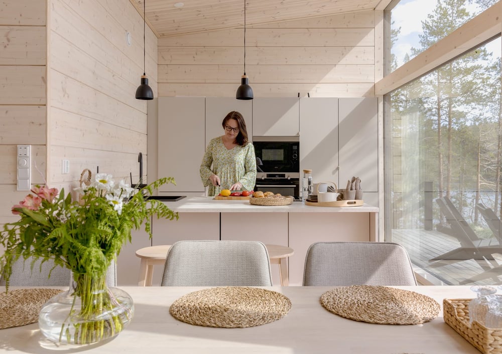 honka-log-cabin-reference-halti-interior-kitchen-photo-minna-kivinen-1