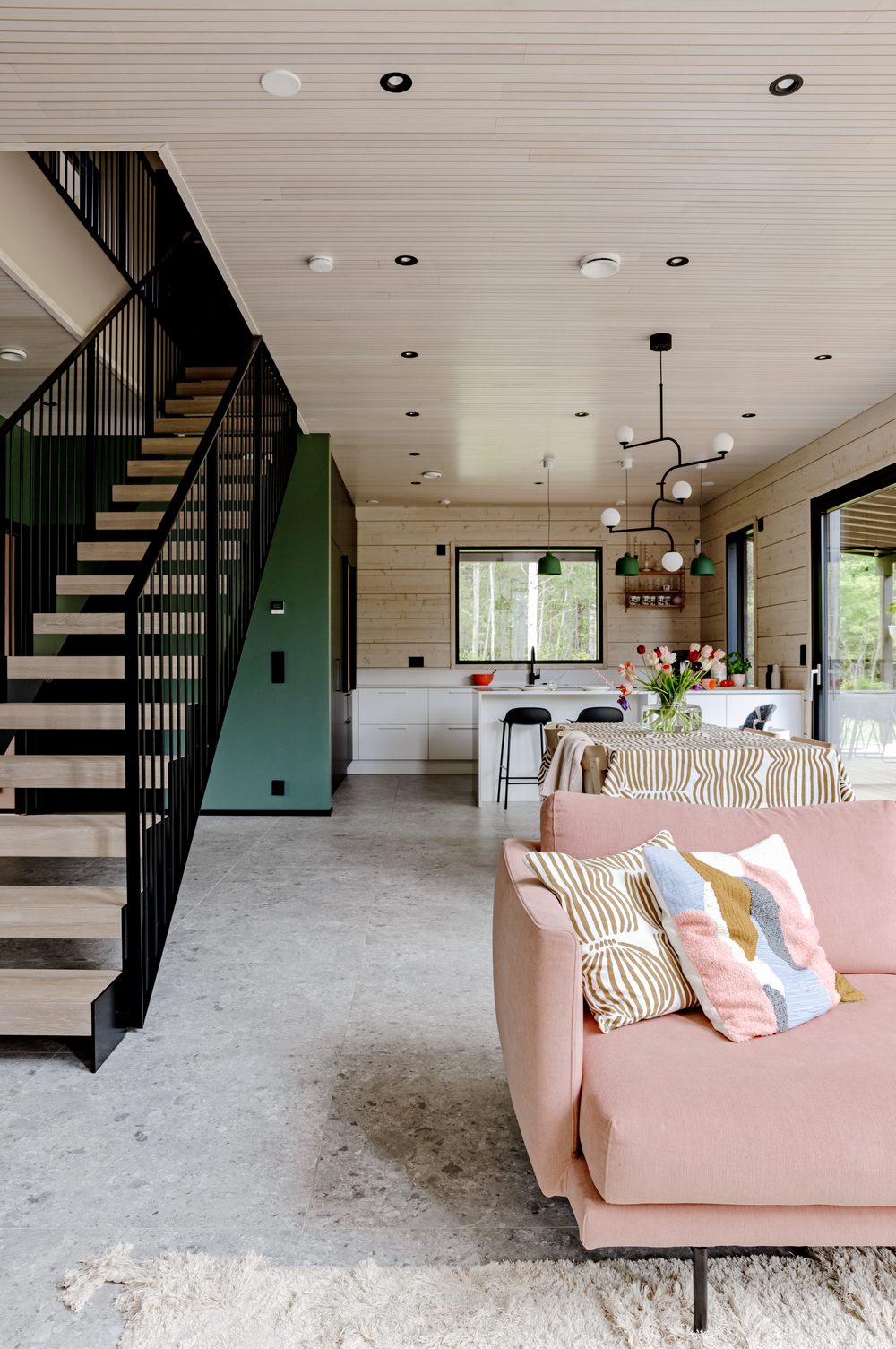 honka-log-home-reference-hirsihaave-livingroom-3-photo-minnakivinen-or4002658