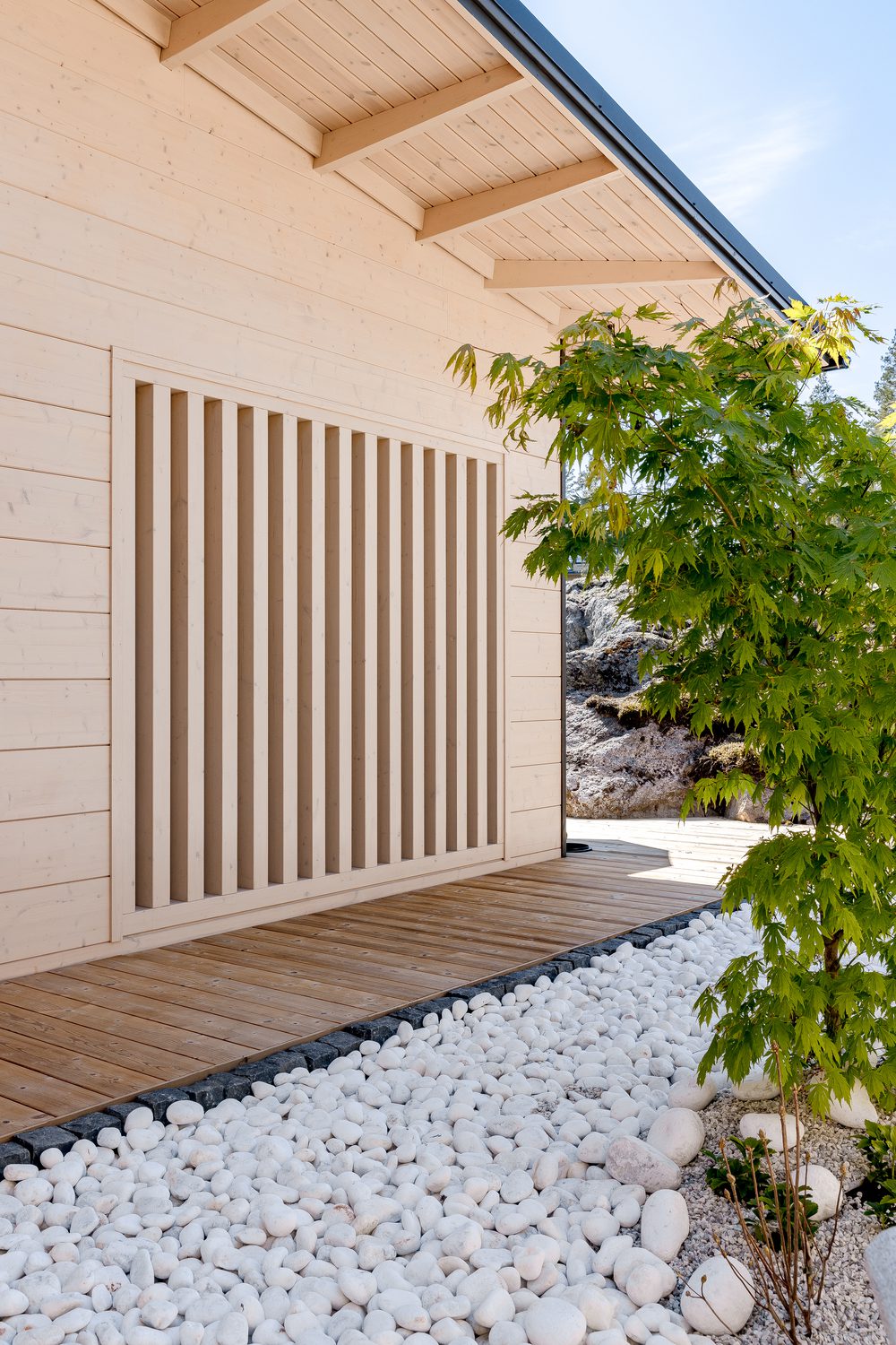 honka-log-home-reference-honka-haiku-naantali-housing-fair-exterior-atrium-photo-minna-kivinen-1