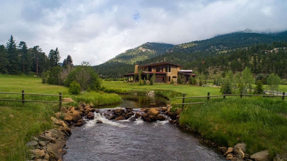honka-log-home-reference-upperbearcreek-usa-unique-exterior-001-id9303016-0059