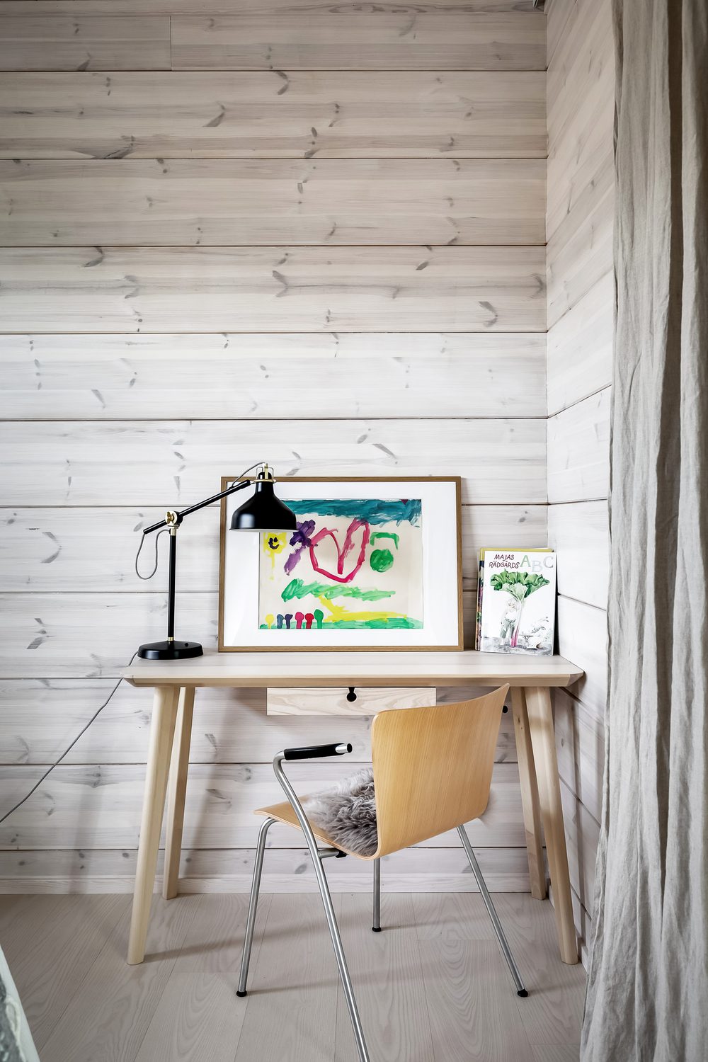 honka-log-home-reference-vastervik-sweden-lux-145-interior-004-or4007452