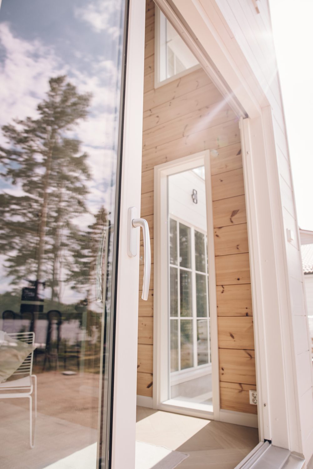 honka-loghome-kaisaturunen-exterior-slidingdoor