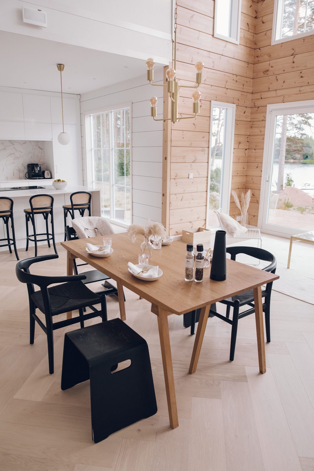 honka-loghome-kaisaturunen-interior-dining
