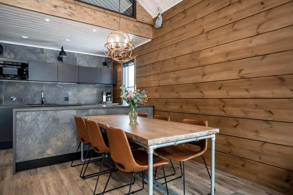 honkarakenne-villamohkola-honkaheimo-kylassa-hirsitalo_14